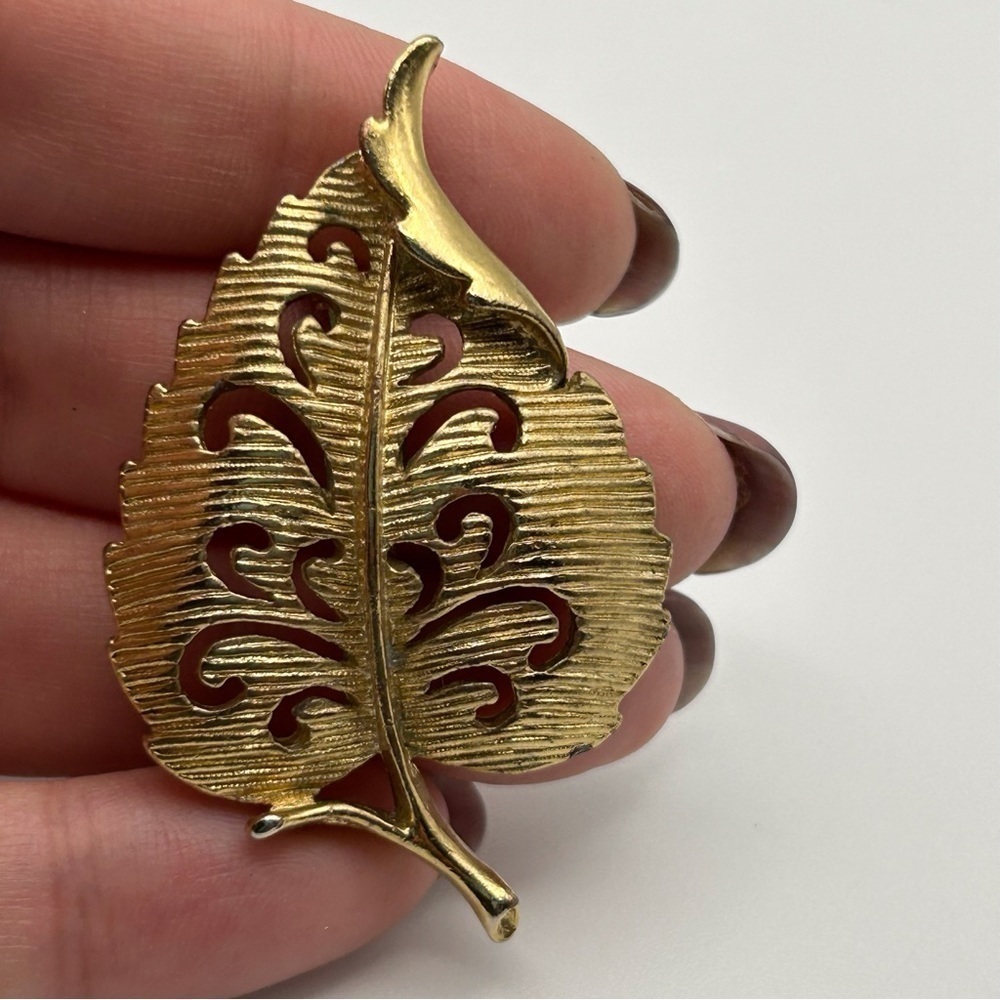 Vintage Gerry's Gold Tone Filigree Leaf Brooch Nature Mother Earth Tree